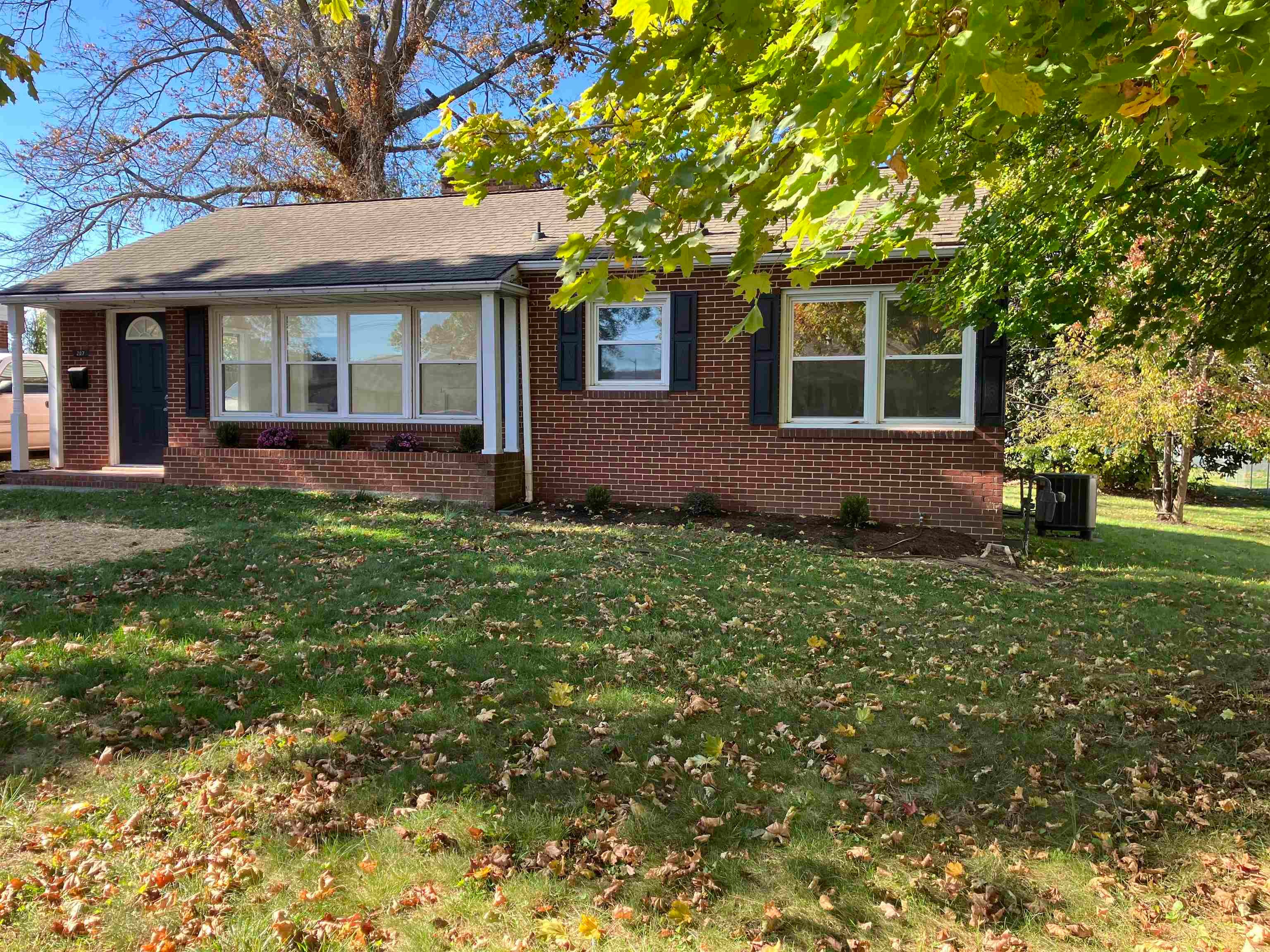 207 SKYLAND AVE
