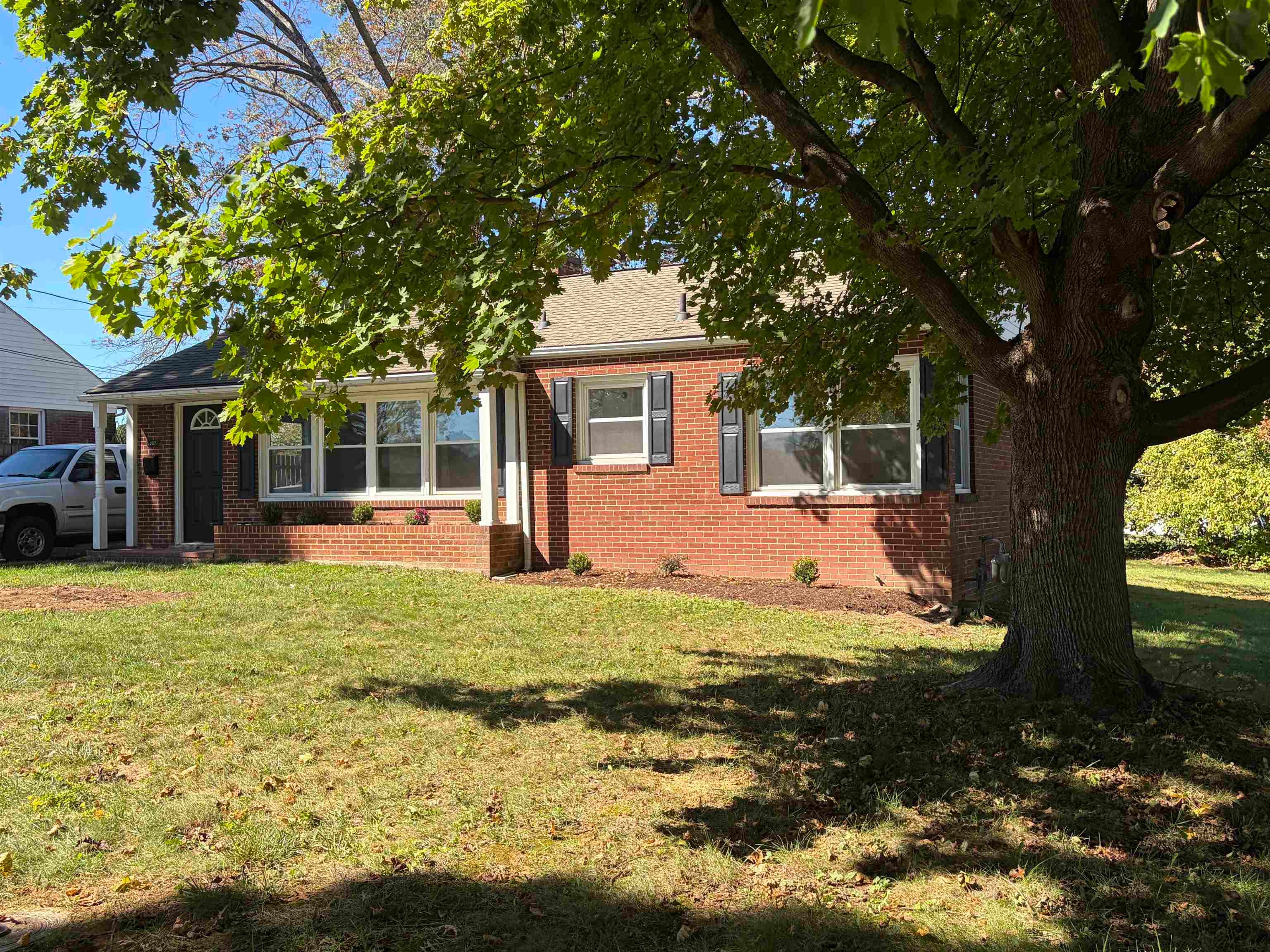 207 SKYLAND AVE