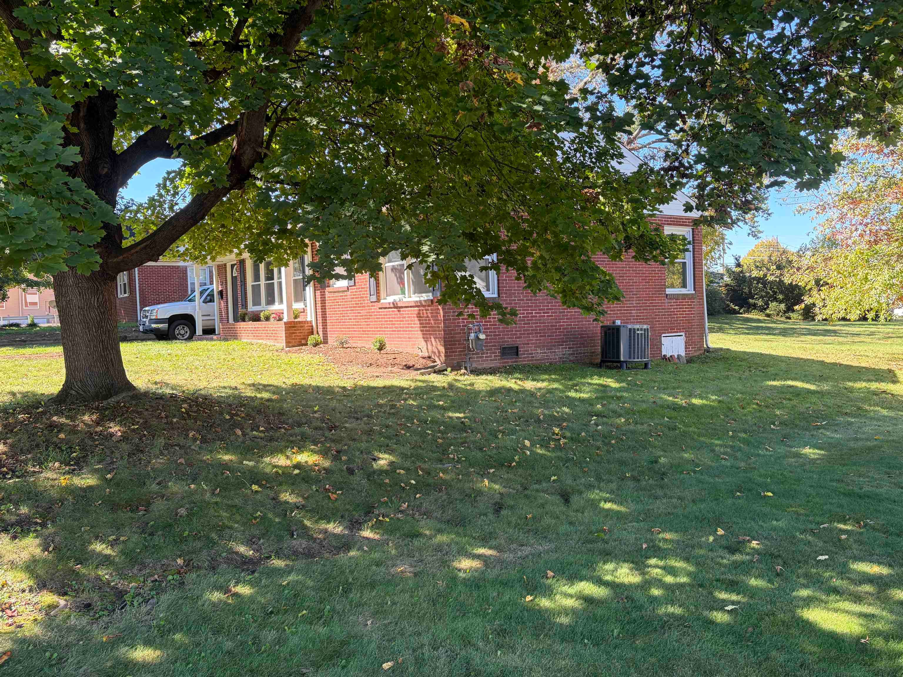 207 SKYLAND AVE