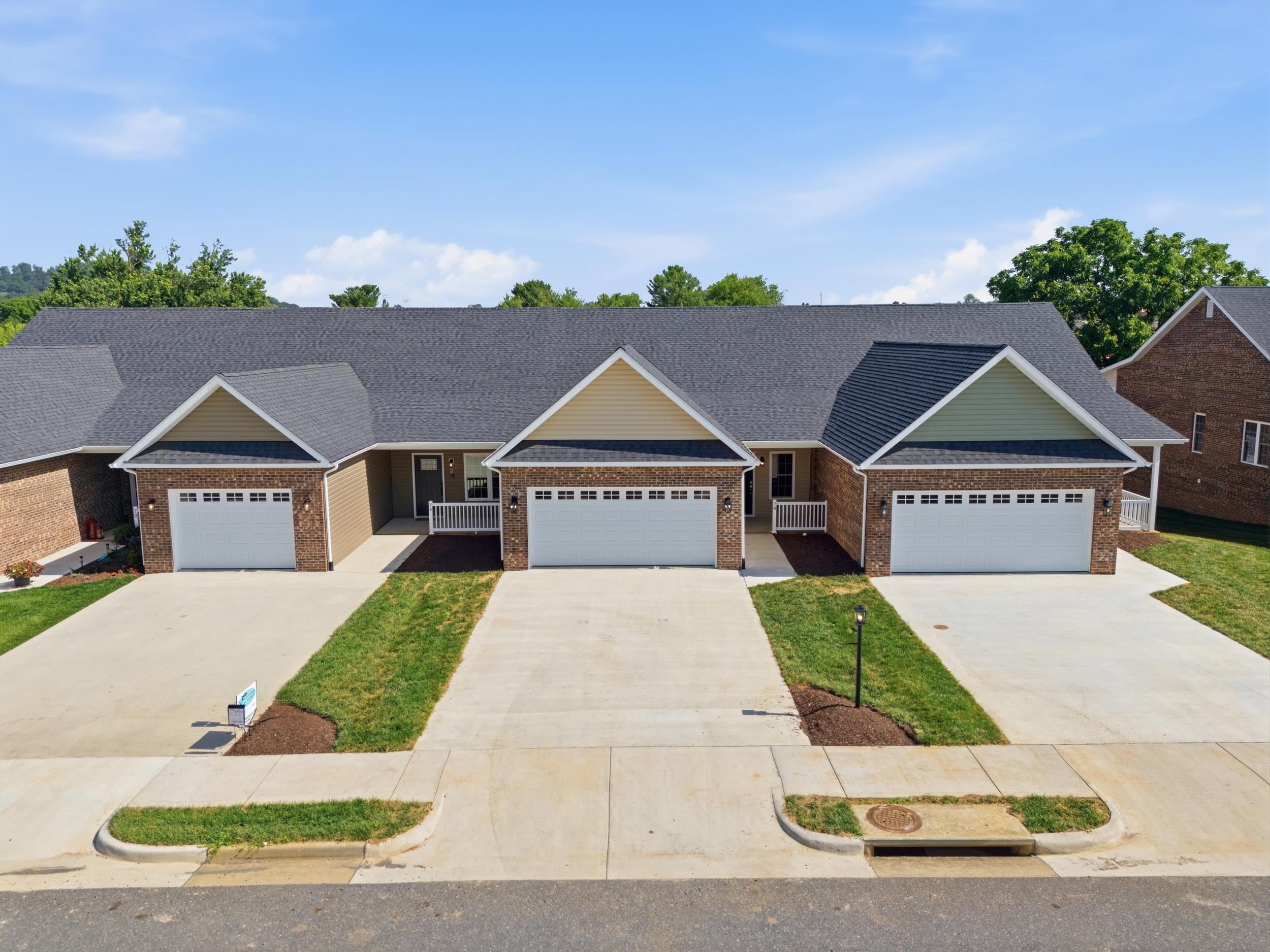 76 FOSSIL DR