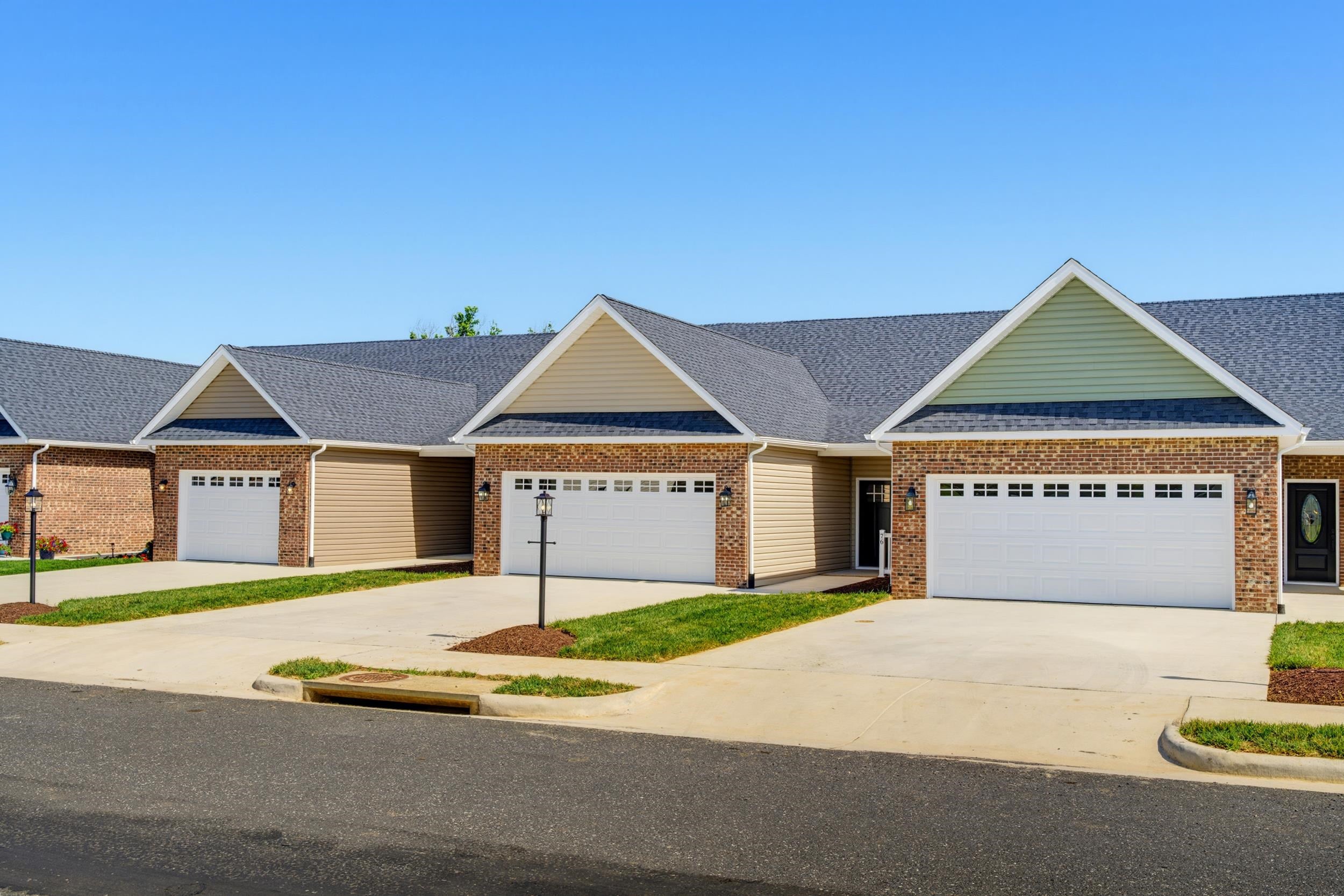 76 FOSSIL DR