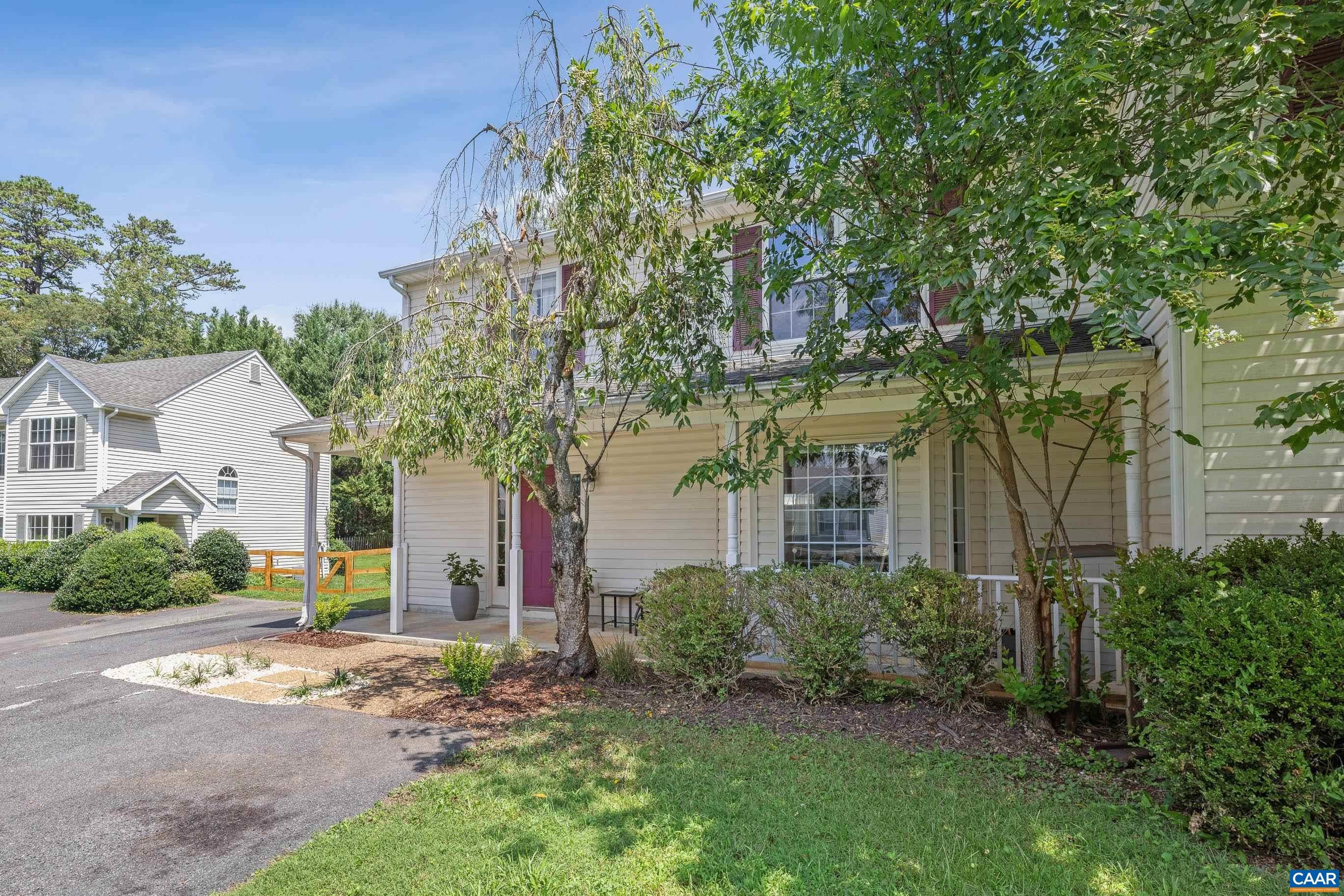 1525 PRIMROSE LN