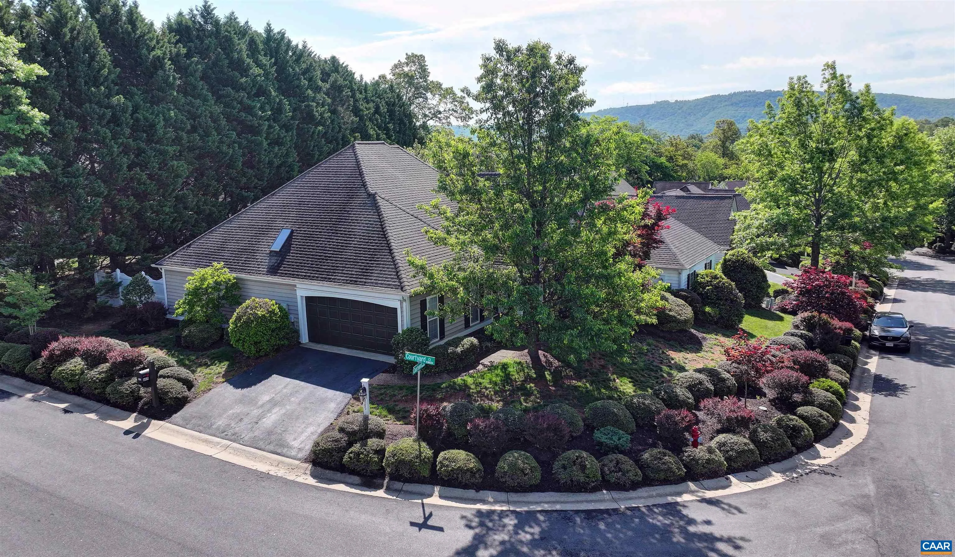 685 Courtyard Ct