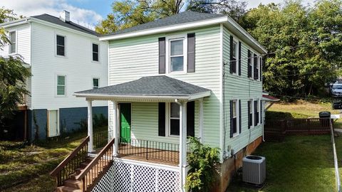 Photo of 801 Stuart St, Staunton, VA 24401 (MLS # 670052)