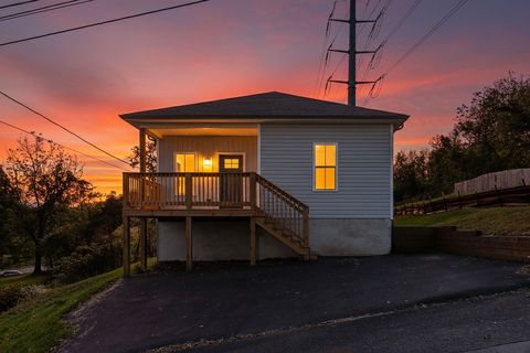 Photo of 138 Garber St, Staunton, VA 24401 (MLS # 669858)