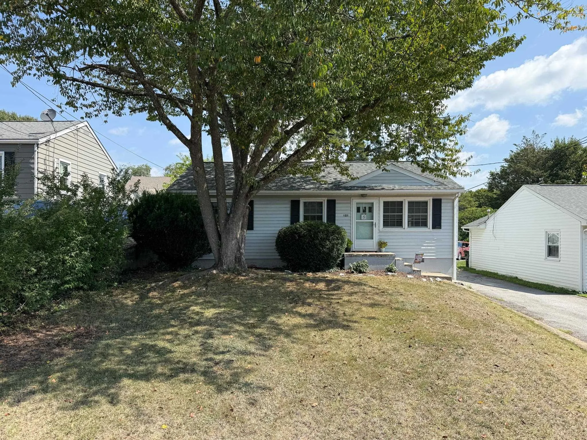 121 Fraser Ln