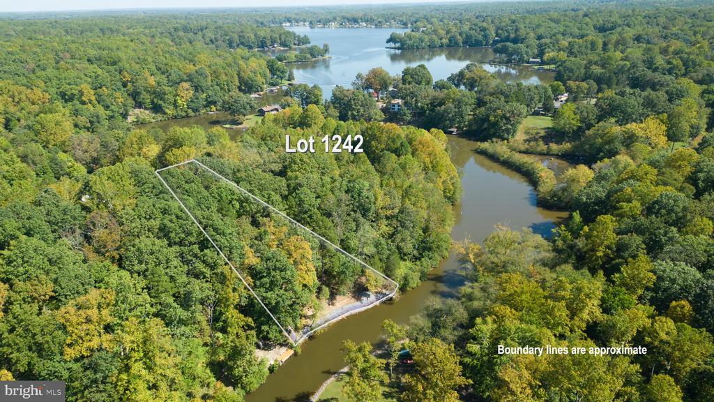 1242 LAKESHORE DR N