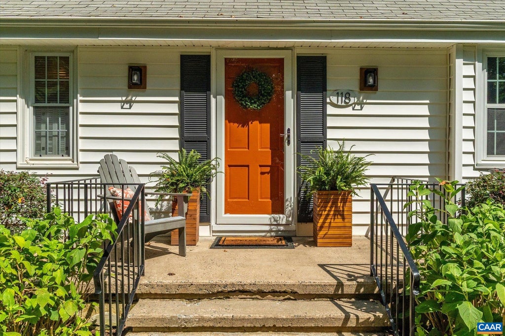 Photo of 118 Woodstock Dr, Charlottesville, VA 22901 (MLS # 681493)