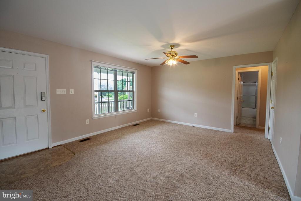 9379 STONEGATE LN