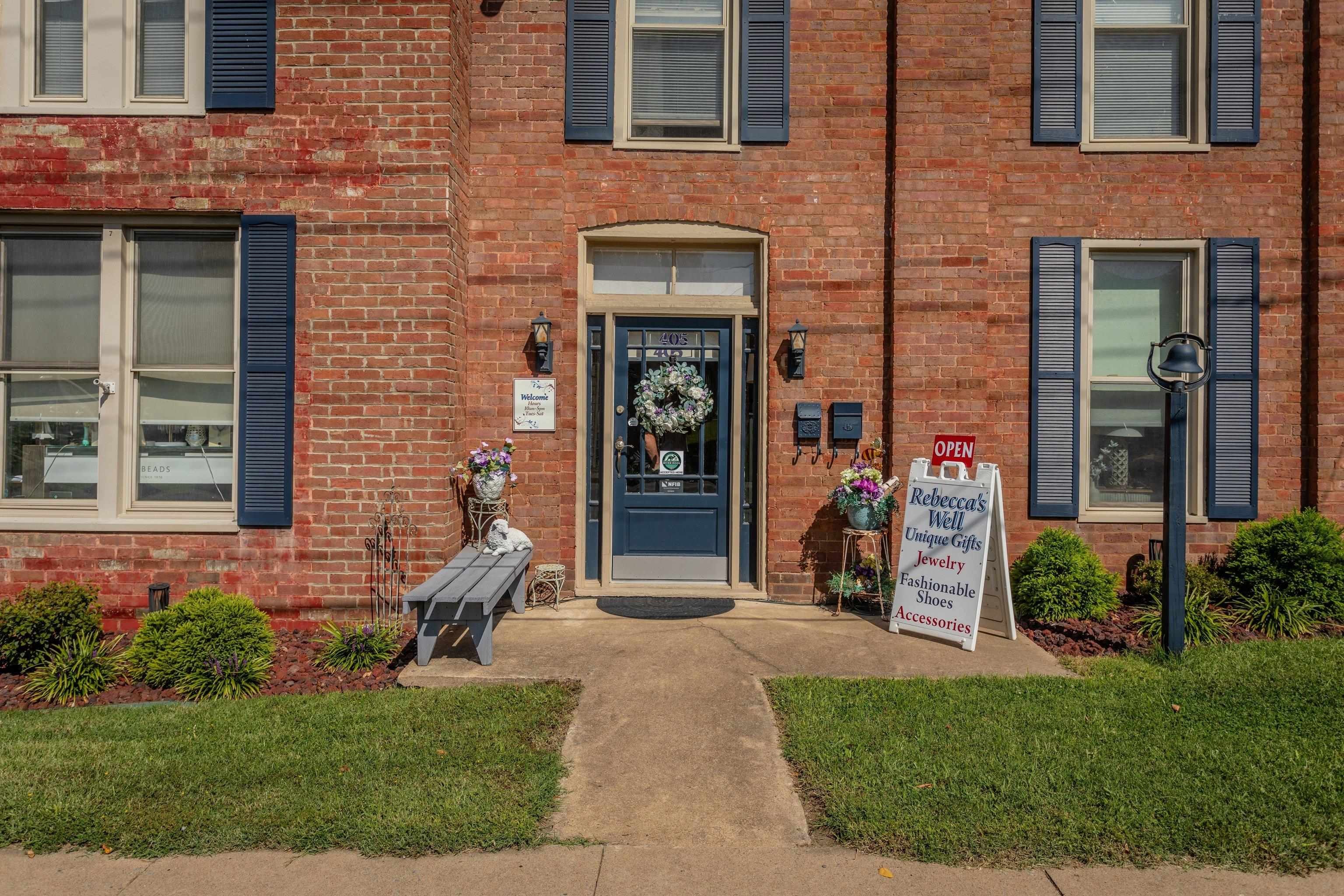 405 MAIN ST N