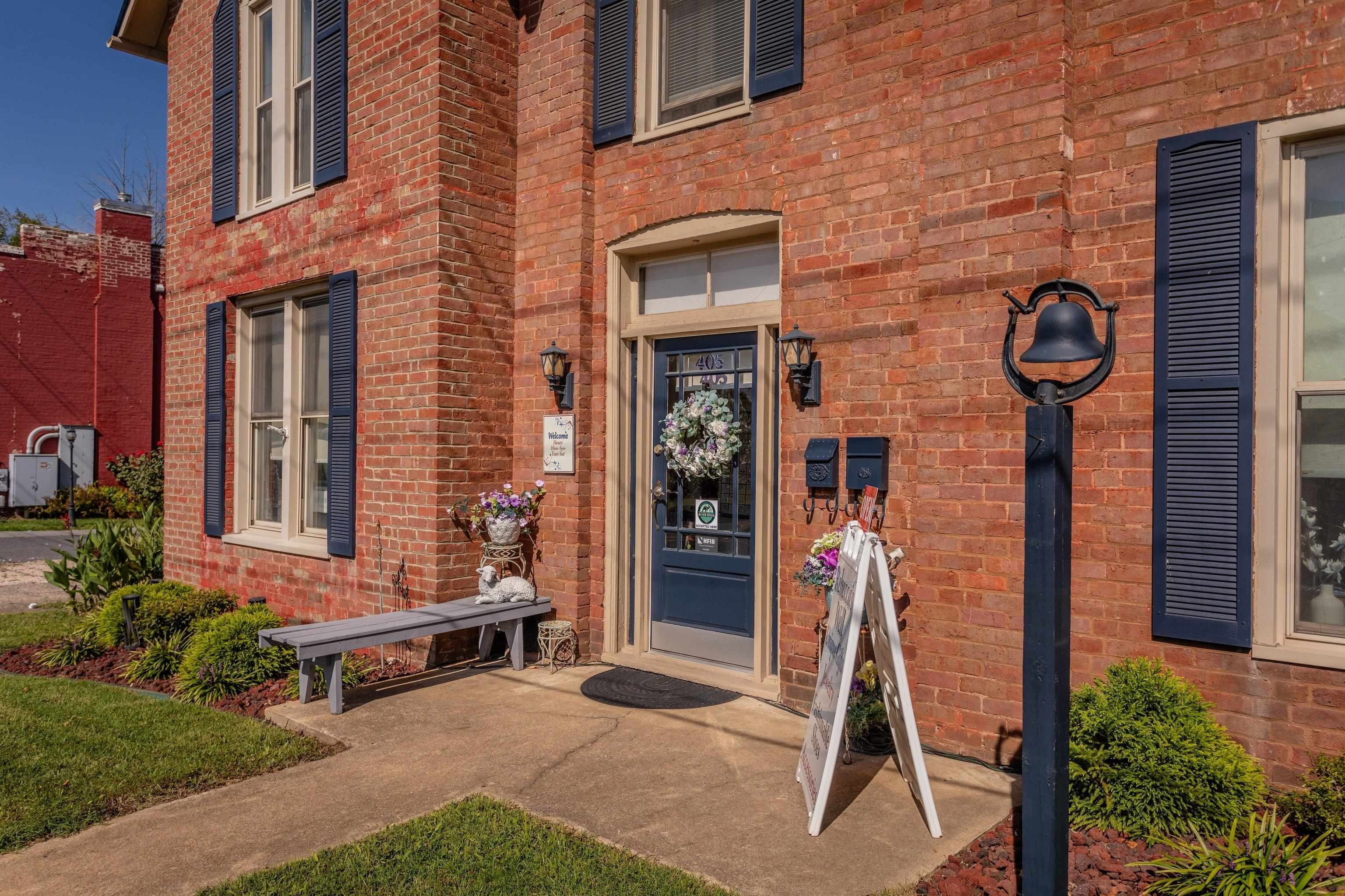 405 MAIN ST N
