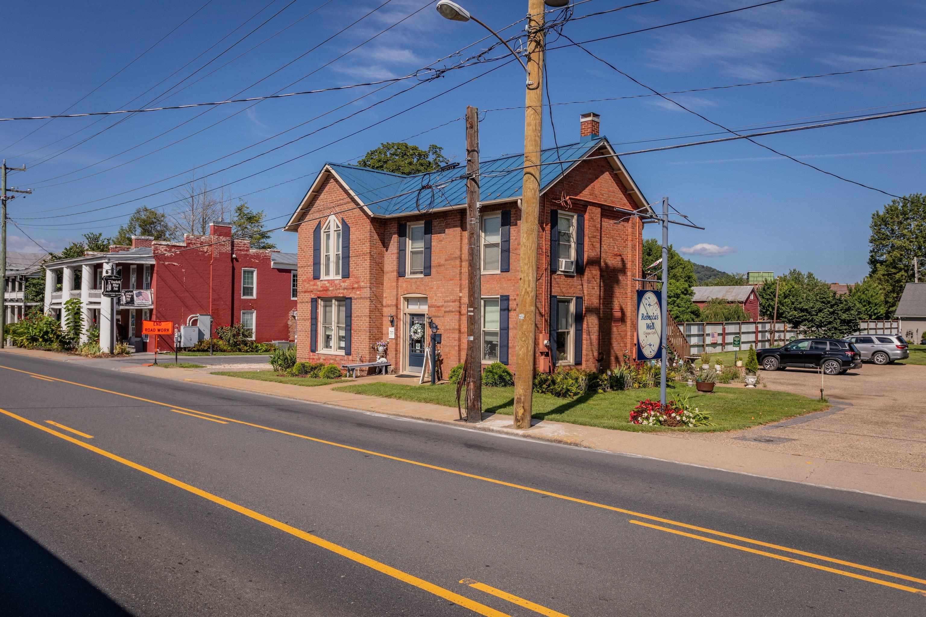 405 MAIN ST N