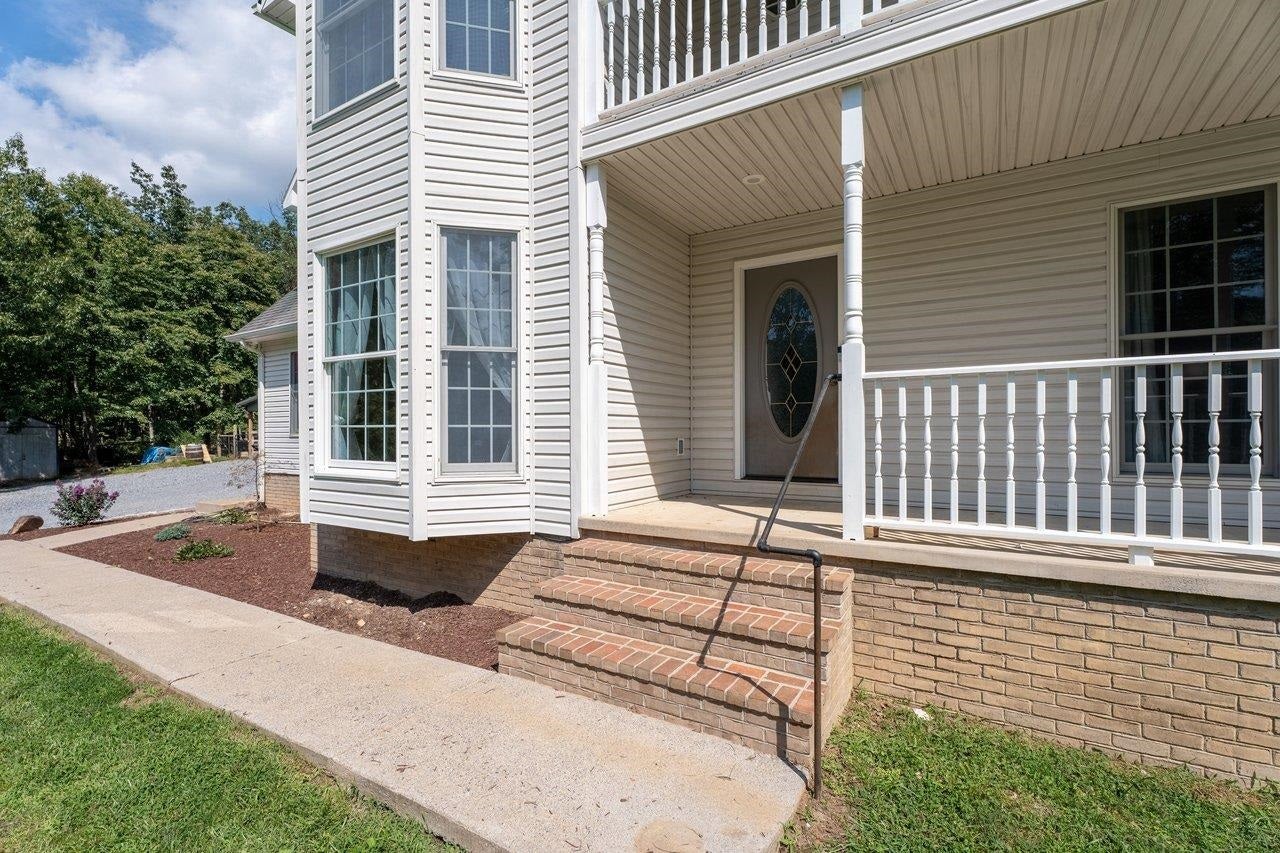 19806 HUCKLEBERRY RD