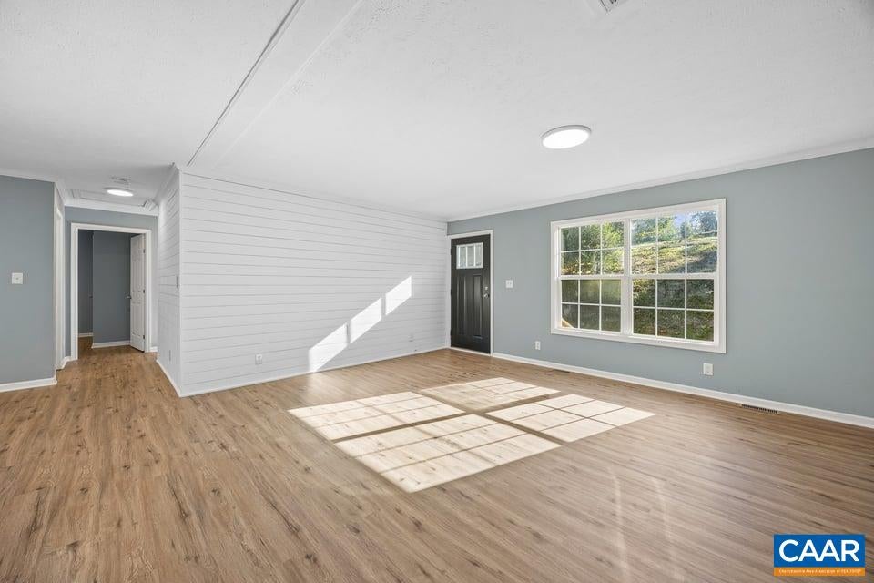 405 SWIFT RUN RD