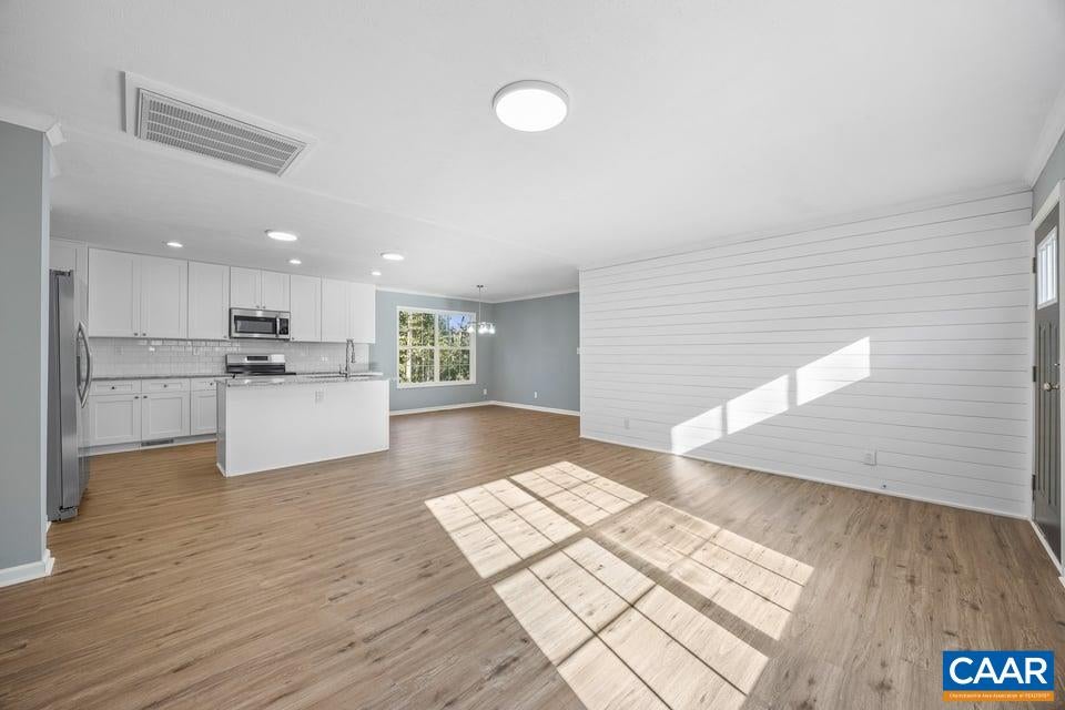 405 SWIFT RUN RD