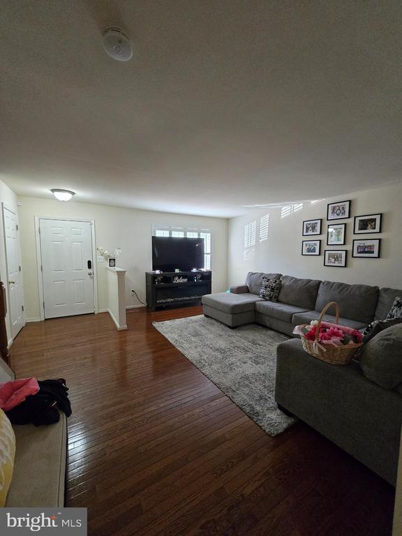 544 HIGHLAND TOWNE LN
