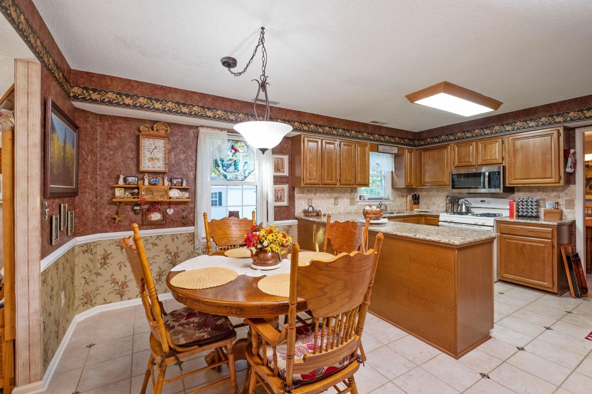 87 SUNSET DR