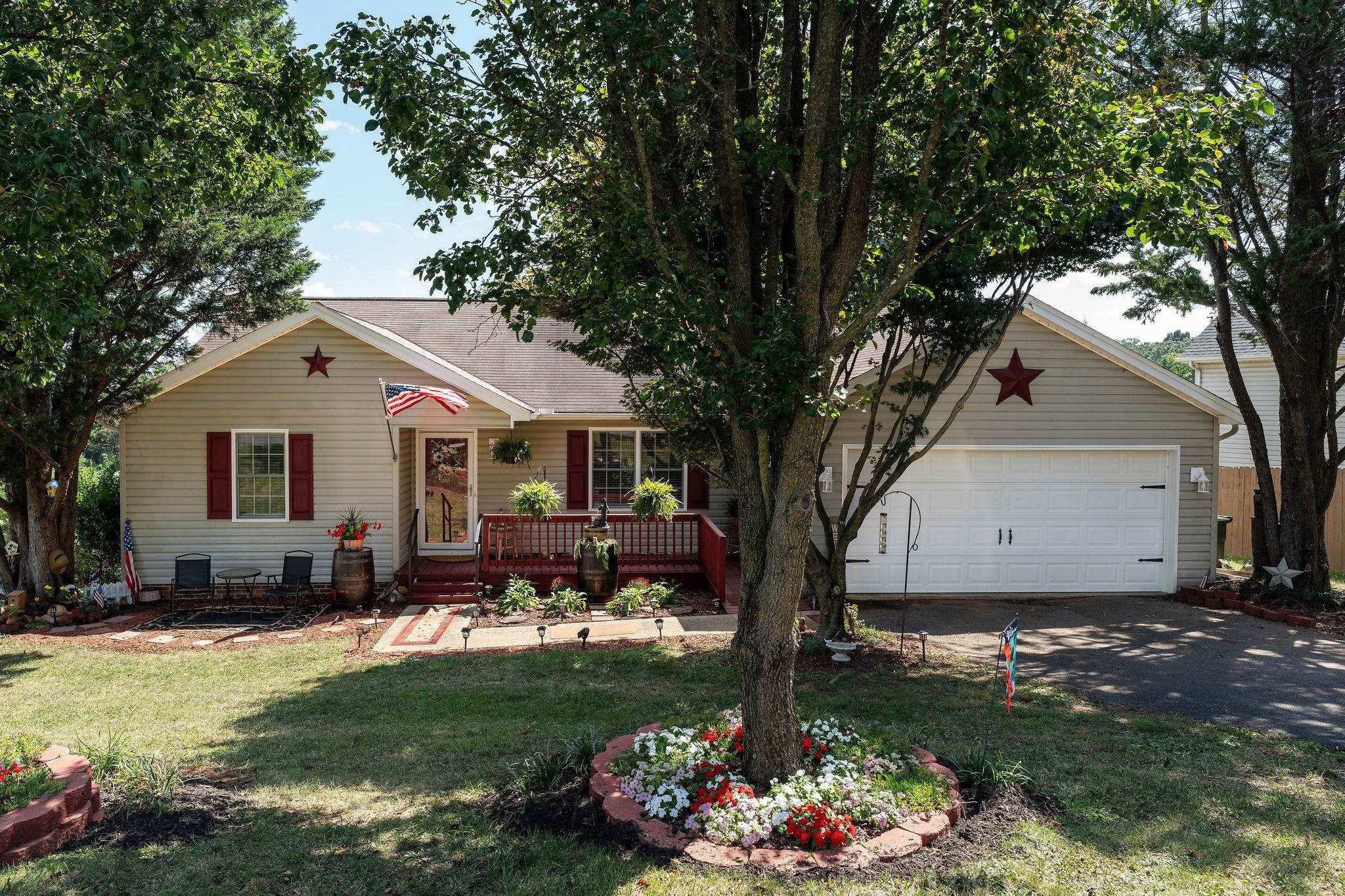 521 MARIAN PL