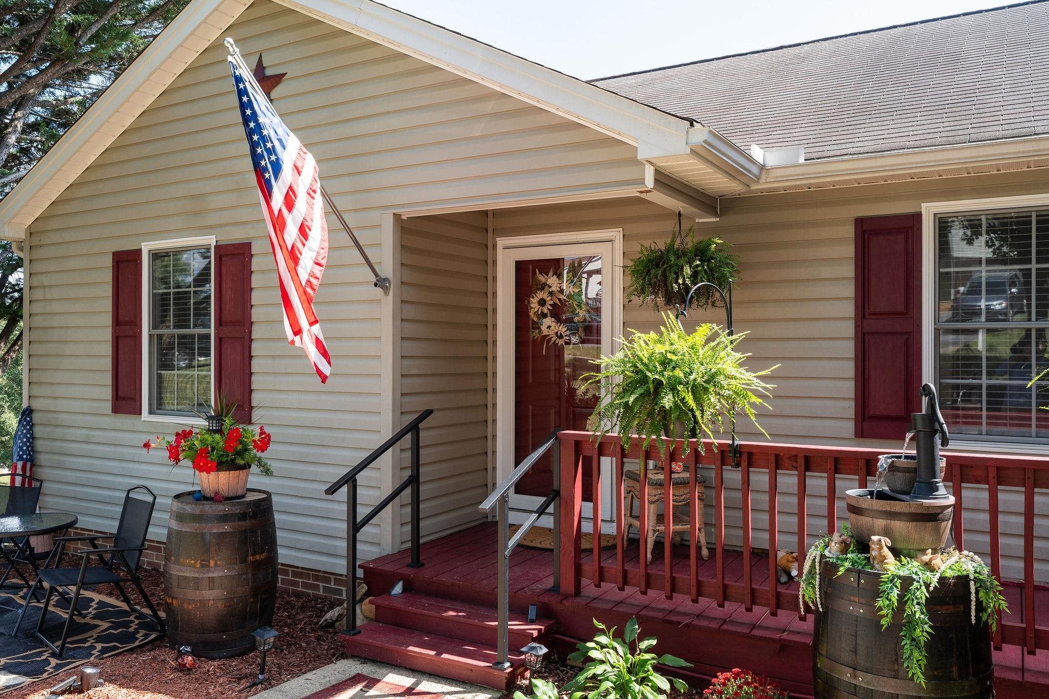 521 MARIAN PL