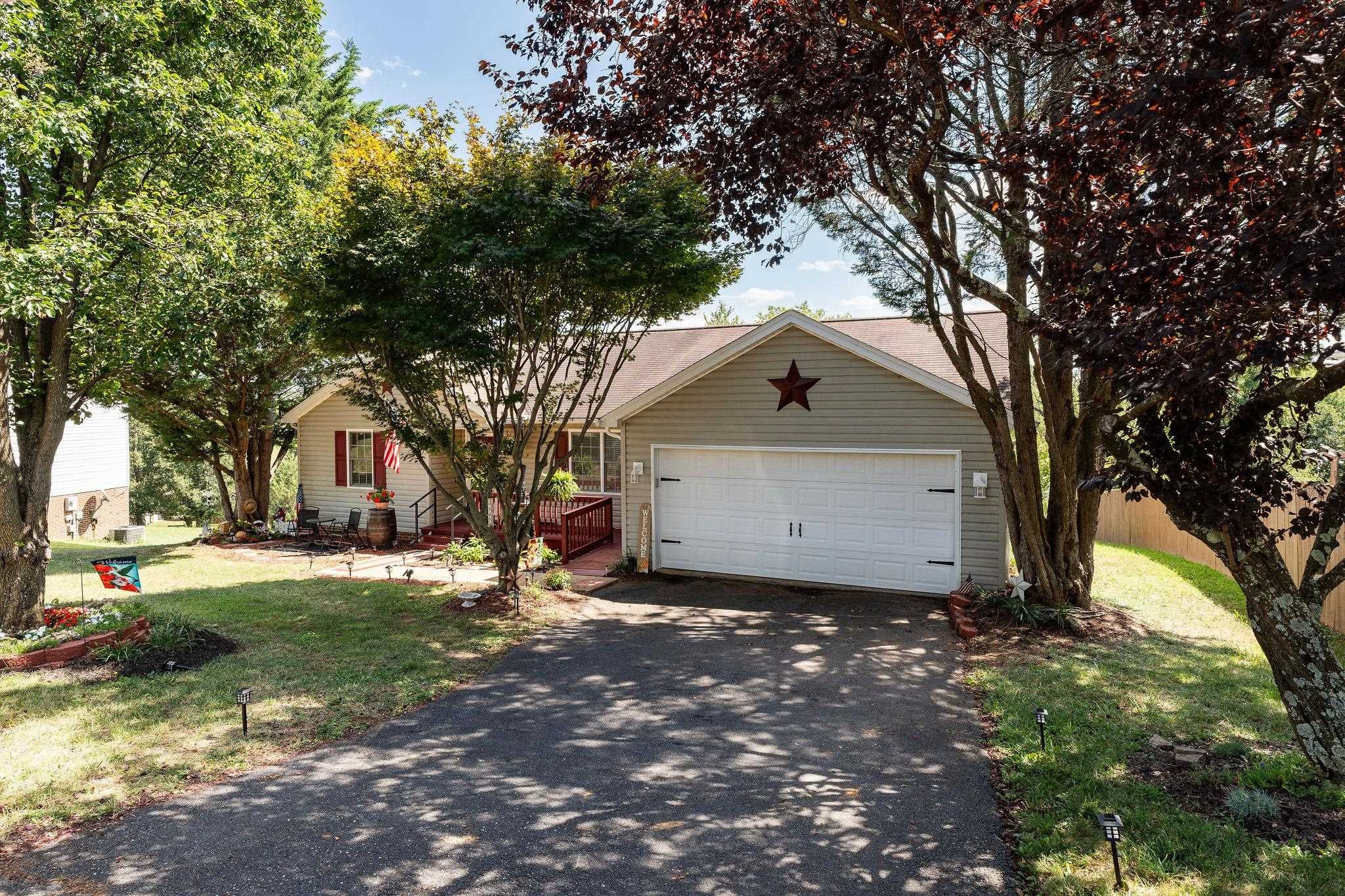 521 MARIAN PL