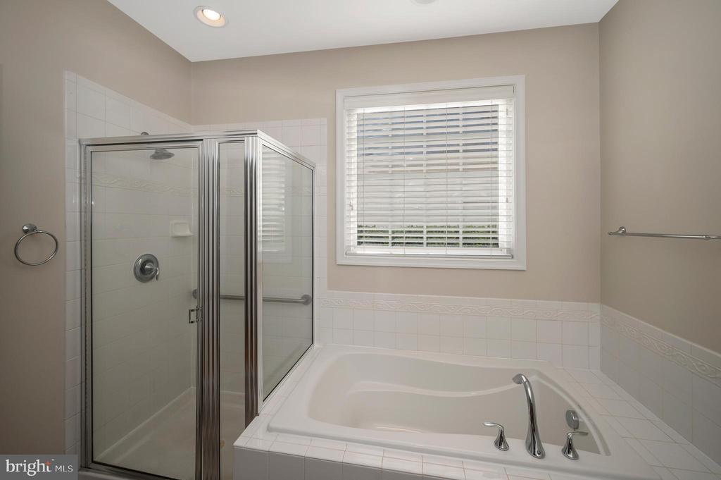 Fredericksburg, Virginia 22407, United States, 4 Bedrooms Bedrooms, ,4 BathroomsBathrooms,Residential,Active,247169