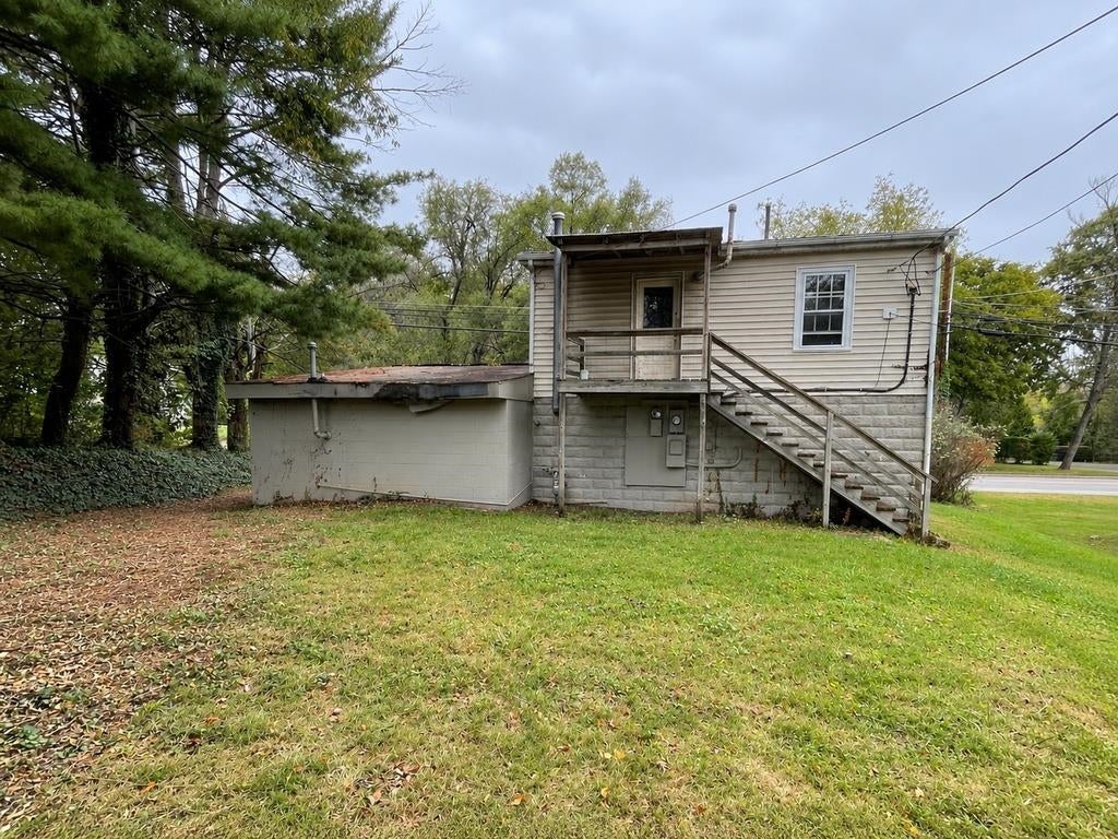 1432 LYNDHURST RD