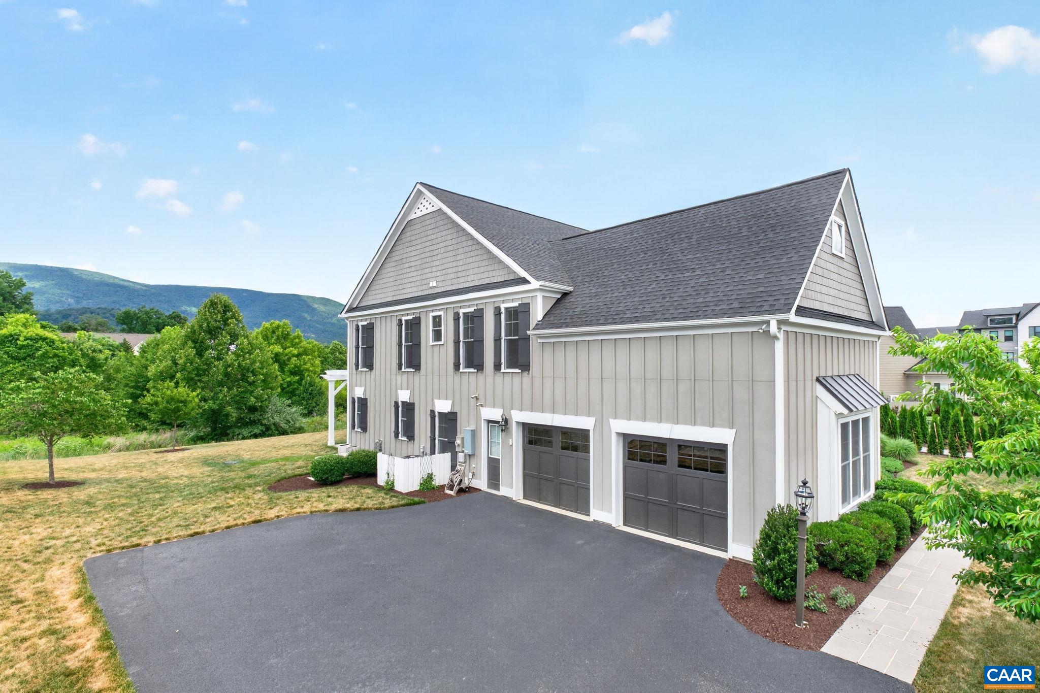 801 GOLF VIEW DR