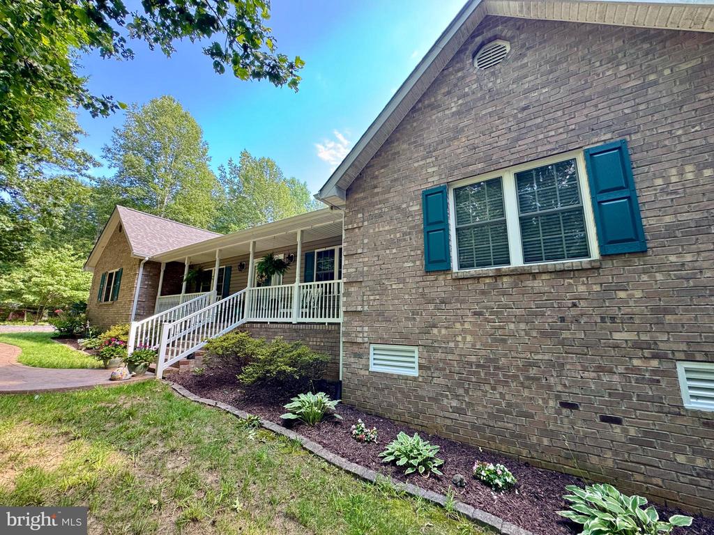 Rhoadesville, Virginia 22542, United States, 3 Bedrooms Bedrooms, ,2 BathroomsBathrooms,Residential,Pending,162408