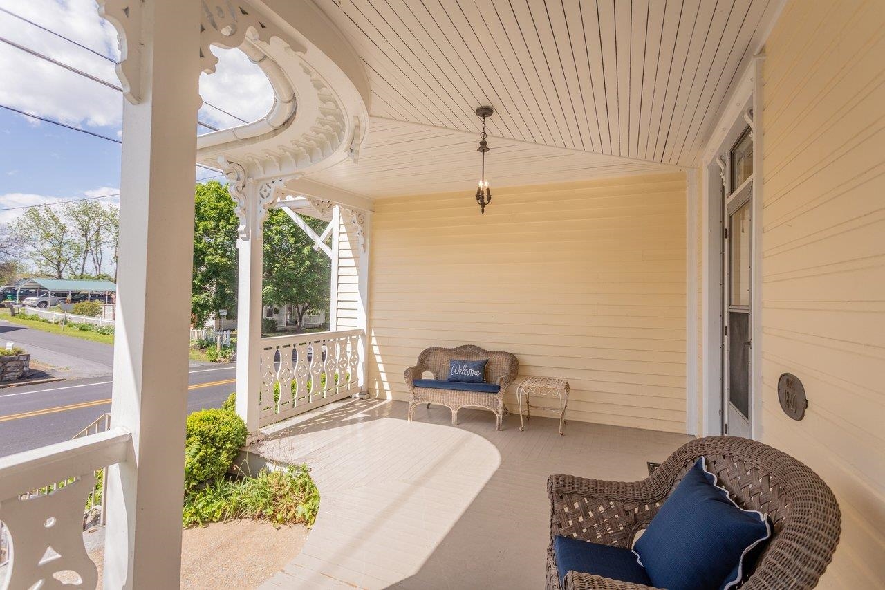 222 MAIN ST N
