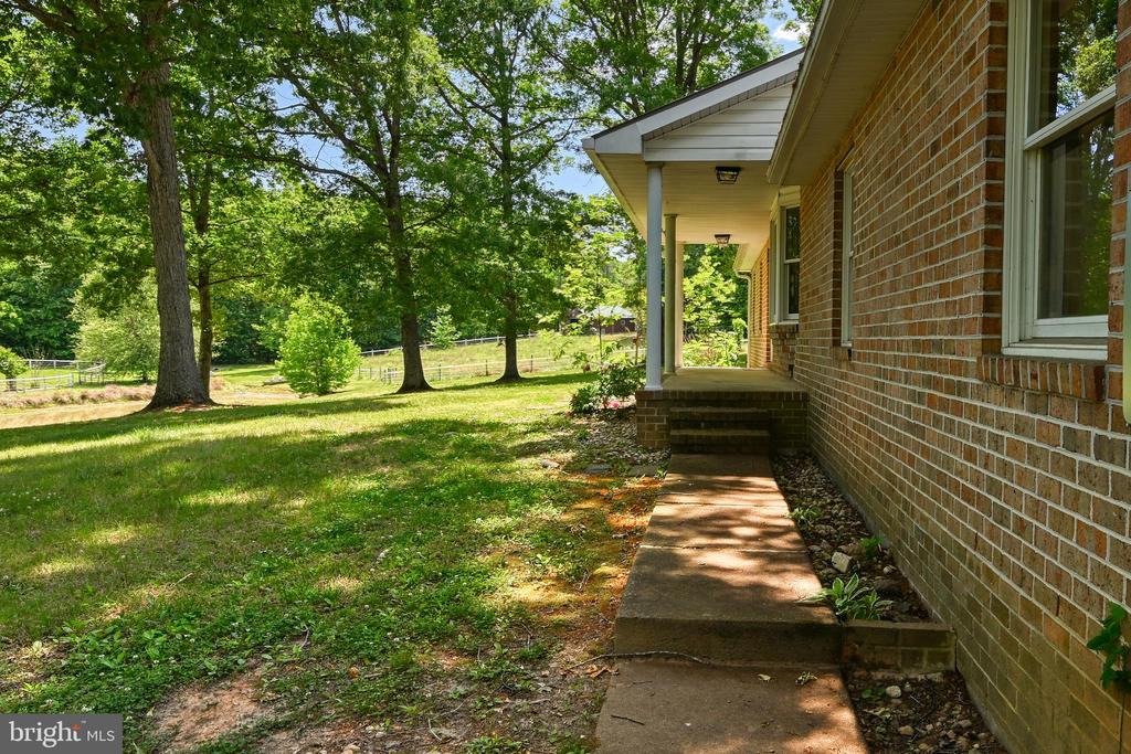 321 WILLOW OAK LN