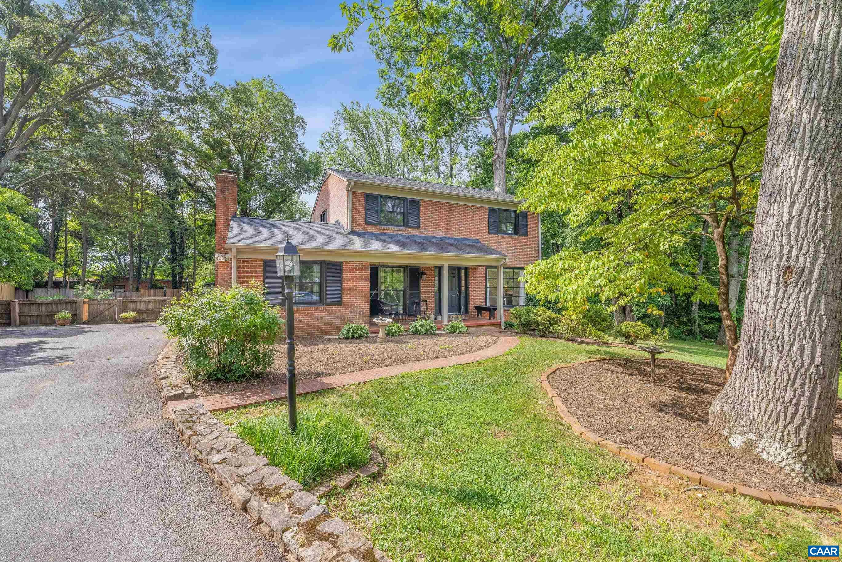 102 Angus Ct