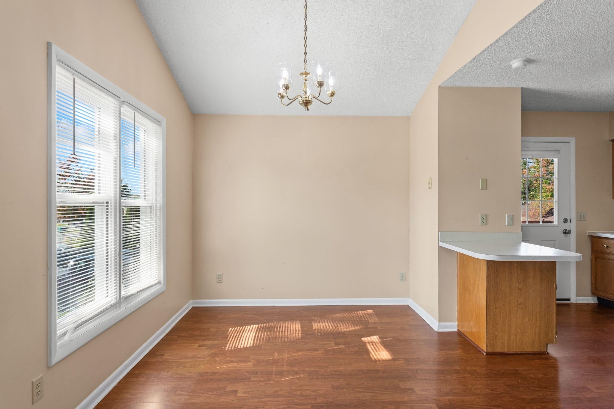 1175 ROSEDALE DR