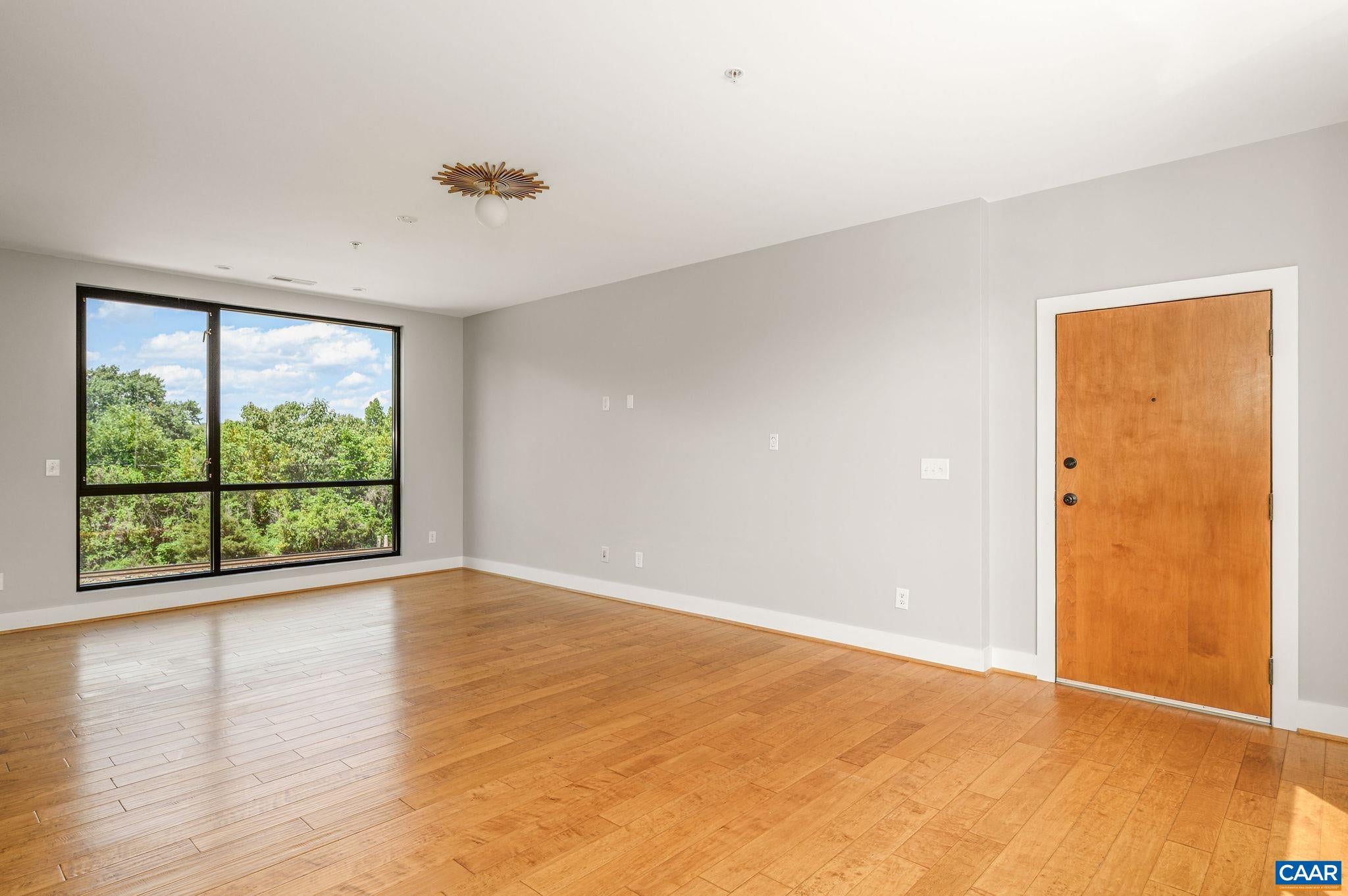 211 CREAM ST 201