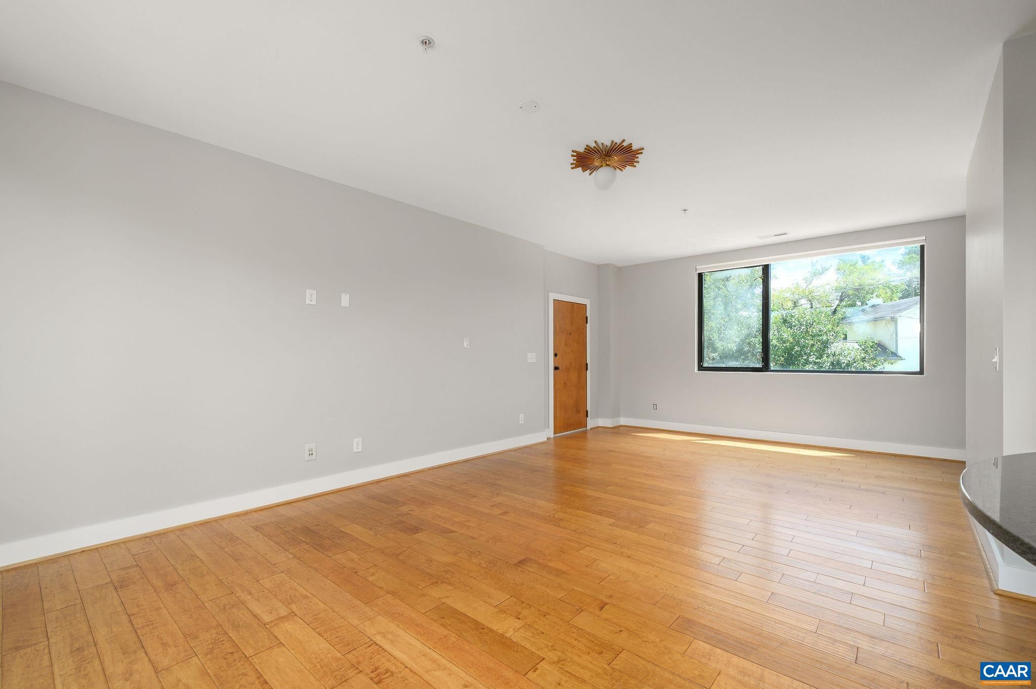 211 CREAM ST 201