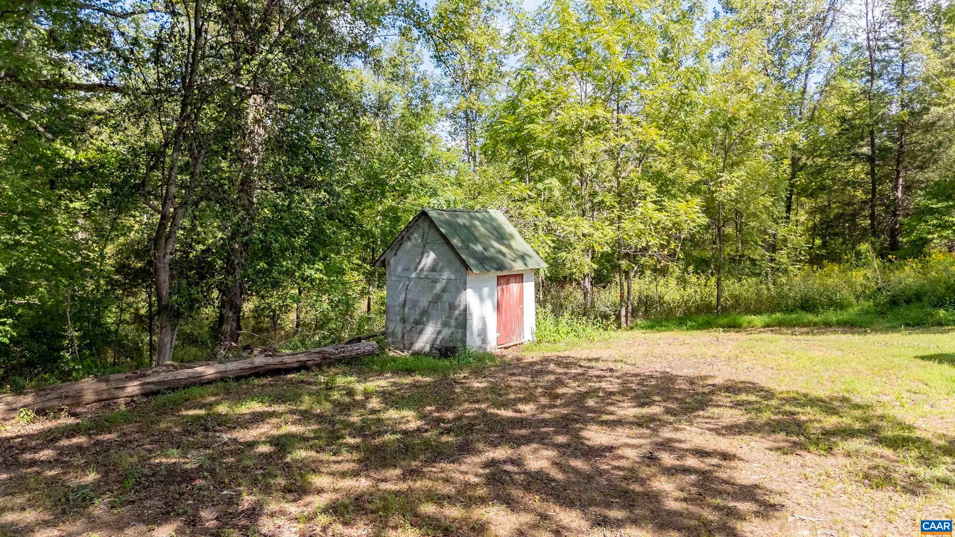 155 ROACHS LN