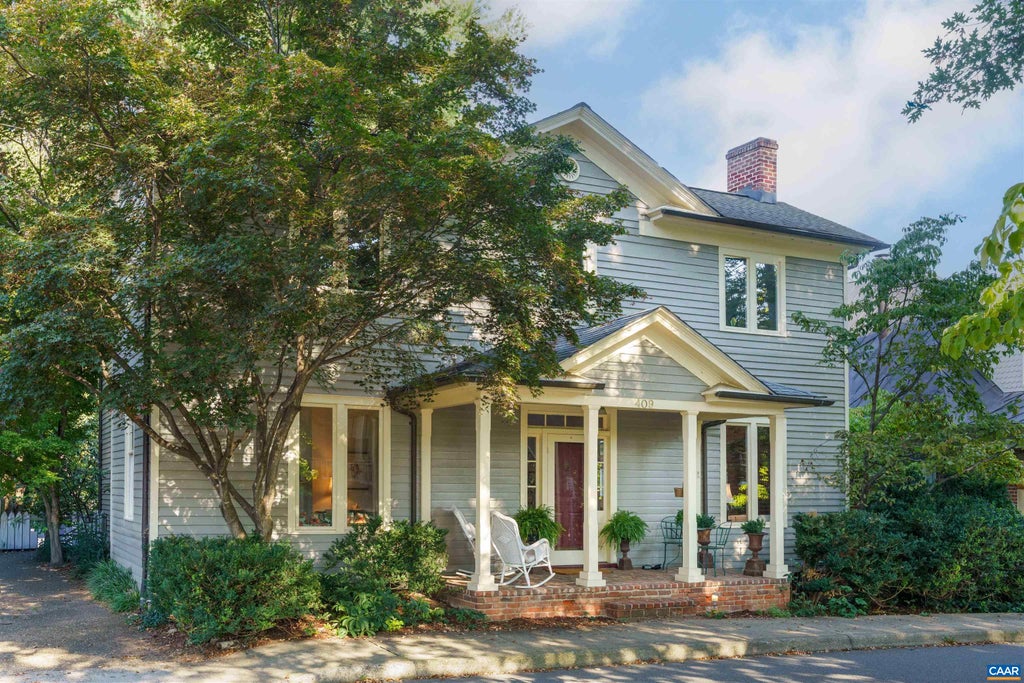 Photo of 409 2nd St NE, Charlottesville, VA 22902 (MLS # 681571)