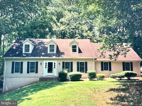 Photo of 5769 Pendleton Ln, Warrenton, VA (MLS # VAFQ2018594)