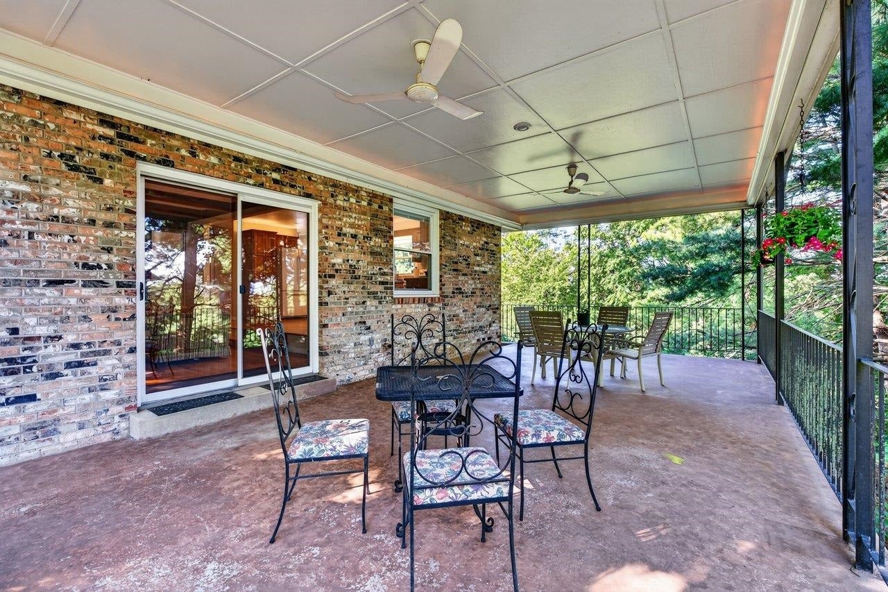 1222 WOODCREST CIR