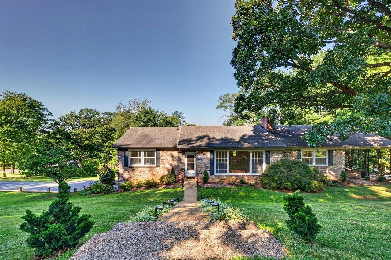 1222 WOODCREST CIR