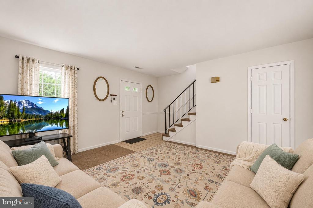 307 OLDE GREENWICH DR