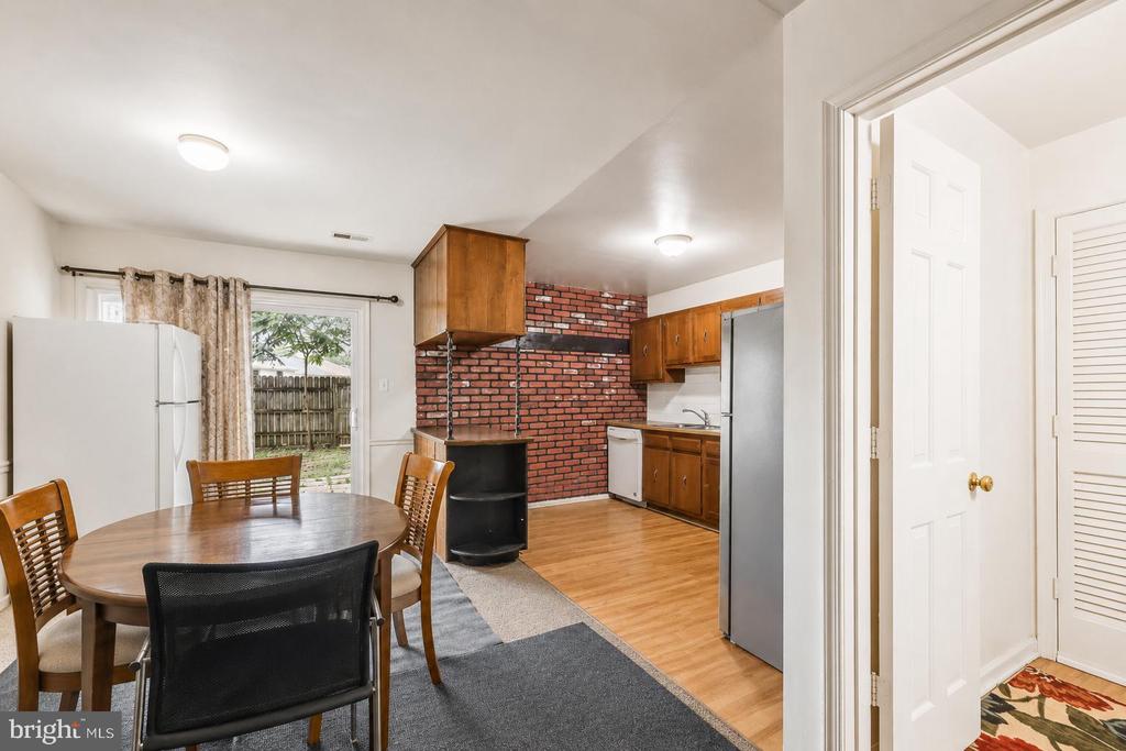 307 OLDE GREENWICH DR