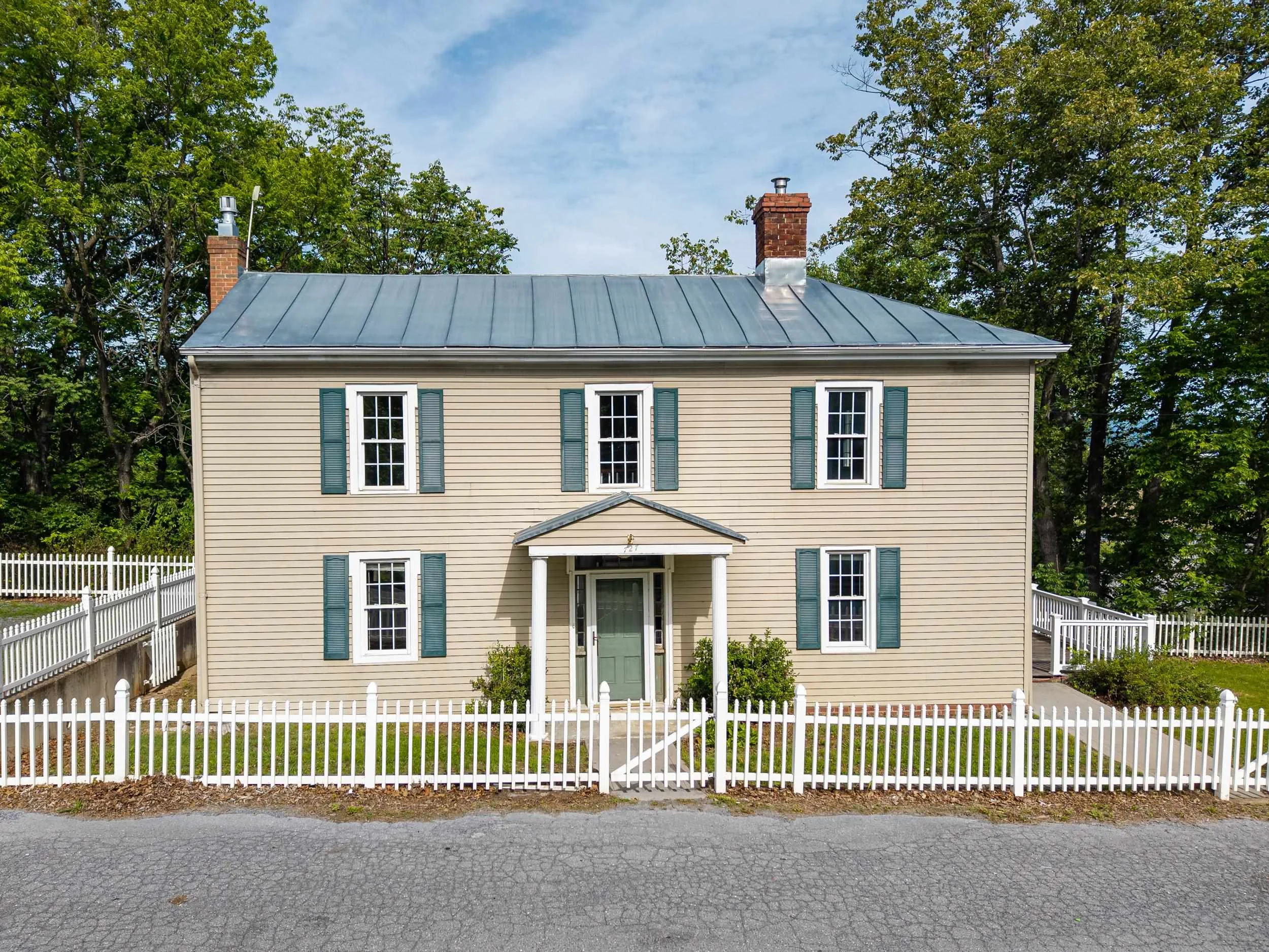 727 Main St S