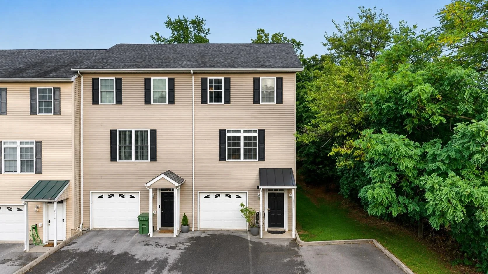 2323 Kendall Ln
