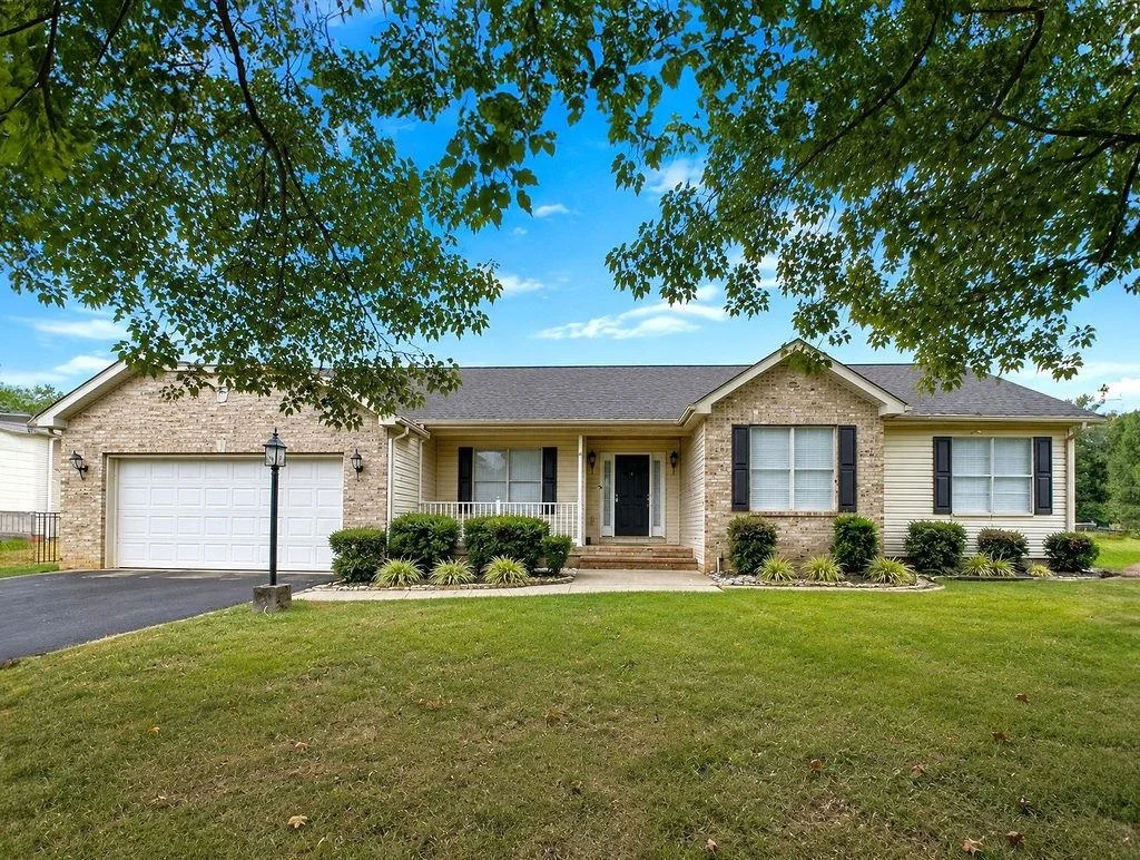 18 Long Bow Rd