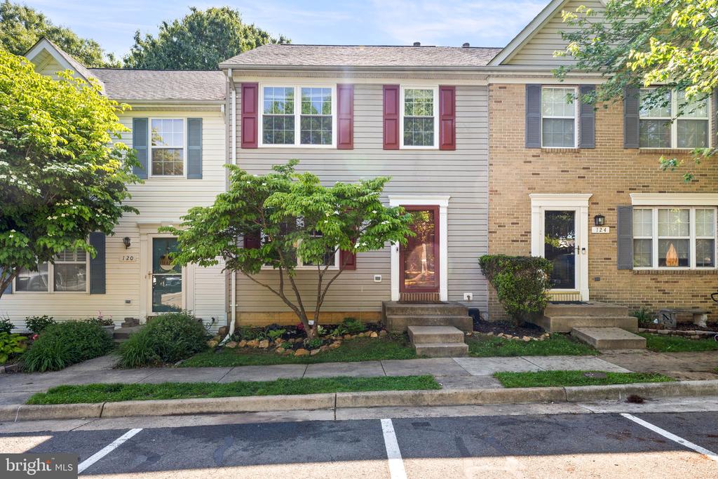 122 DORSET LN