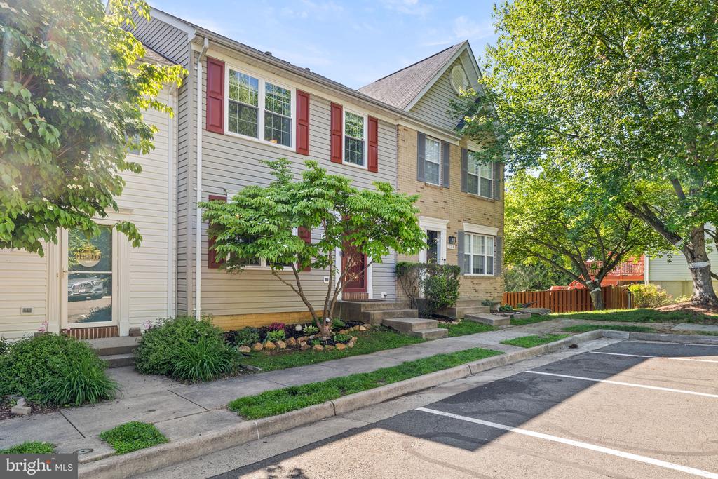 122 DORSET LN