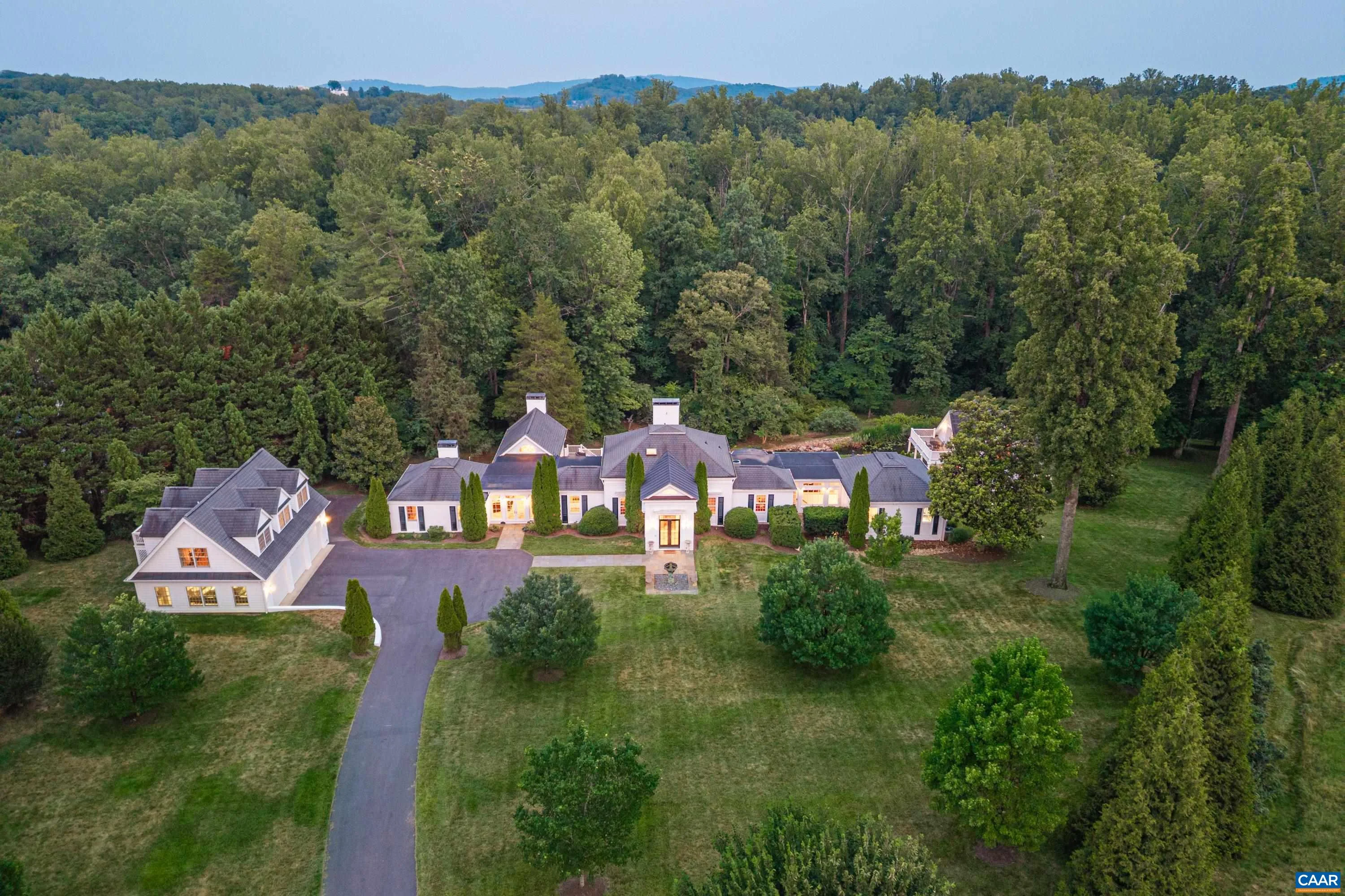 320 Farmington Dr
