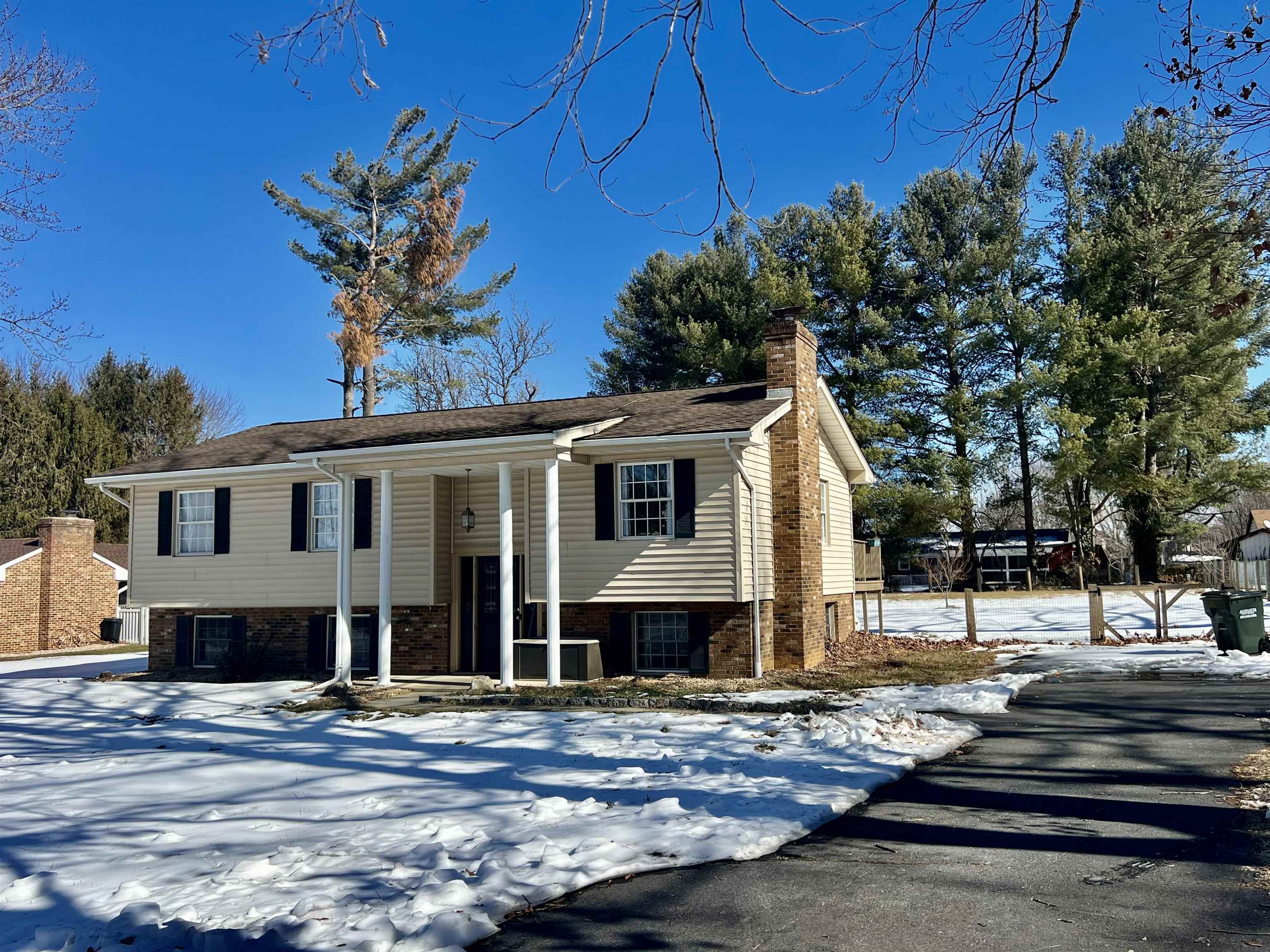 124 FOREST SPRINGS DR