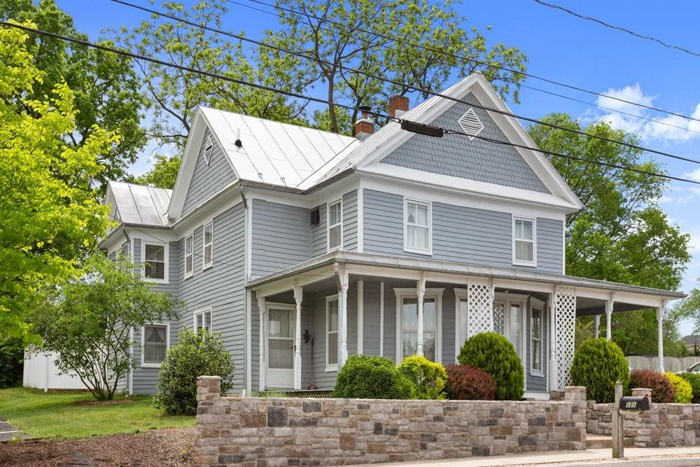 121 Central St S