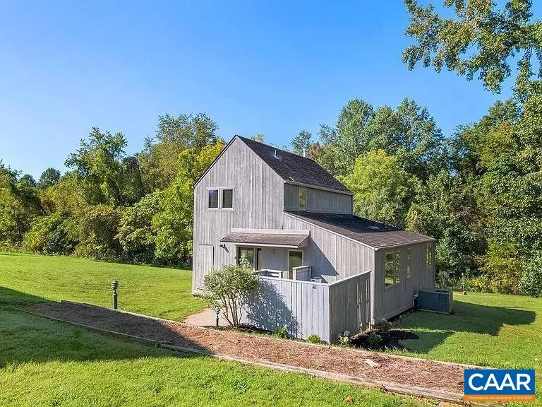 48 Meadow Ln